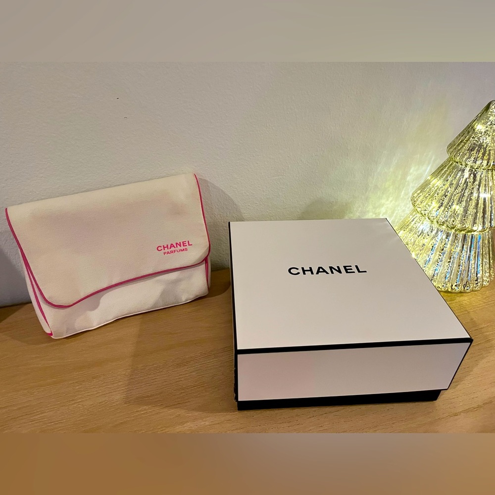 CHANEL Parfums Cosmetics Bag & White CHANEL Gift Box